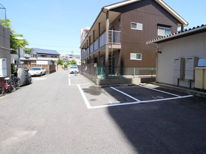 物件外観写真6　(駐車場)