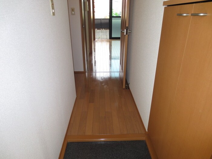 物件内観写真12　(玄関)