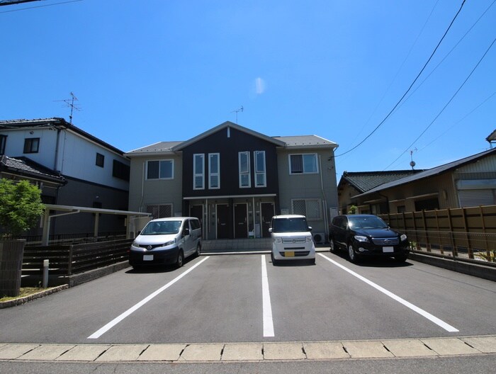 物件外観写真4　(駐車場)