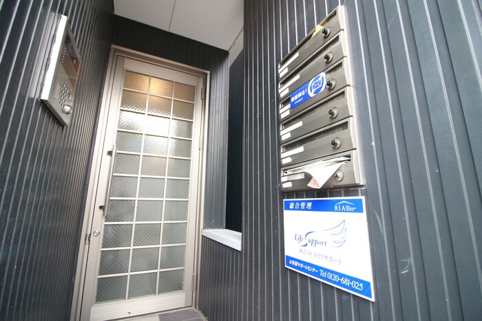 物件外観写真4　(エントランス部分)