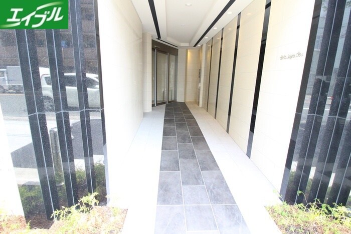 物件外観写真5　(エントランス部分)