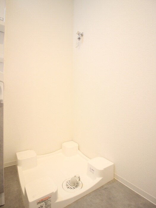 物件内観写真12　(洗濯機置場)