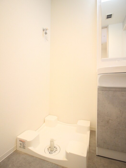 物件内観写真12　(洗濯機置場)