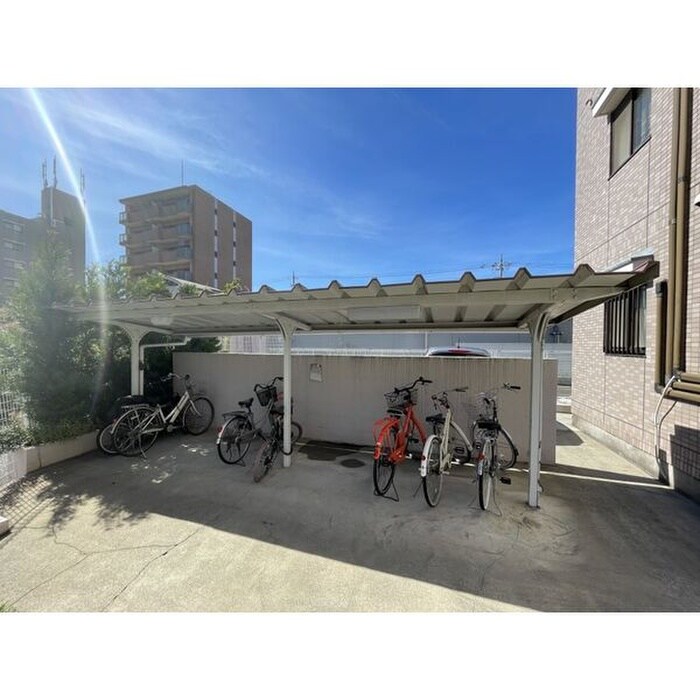 物件外観写真3　(駐輪場)