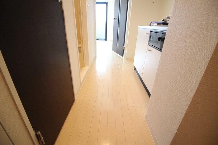 物件内観写真18　(廊下)