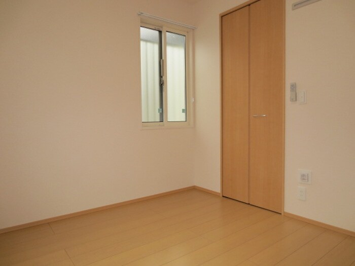 物件内観写真4　(居室)