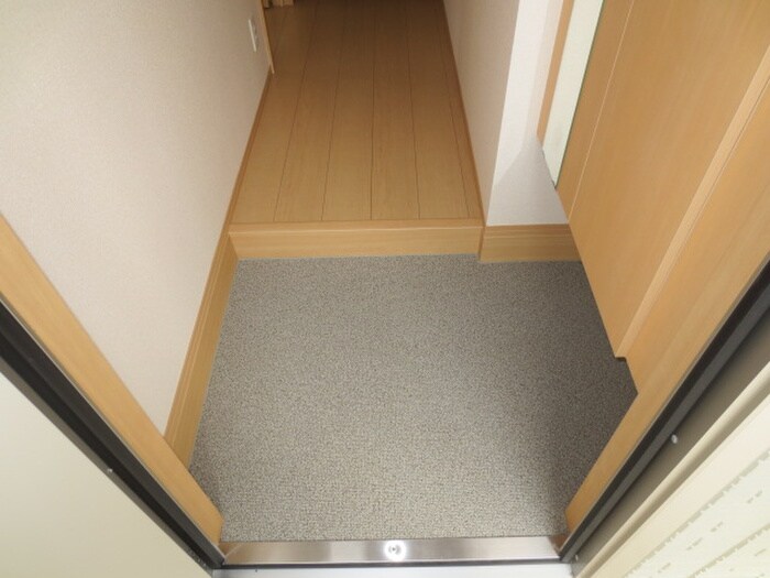物件内観写真13　(玄関)