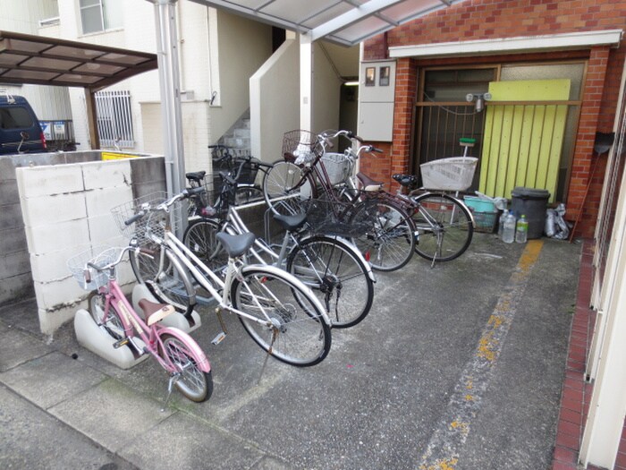 物件外観写真4　(駐輪場)