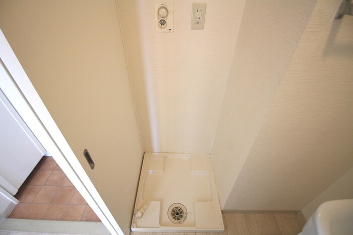 物件内観写真11　(洗濯機置場)