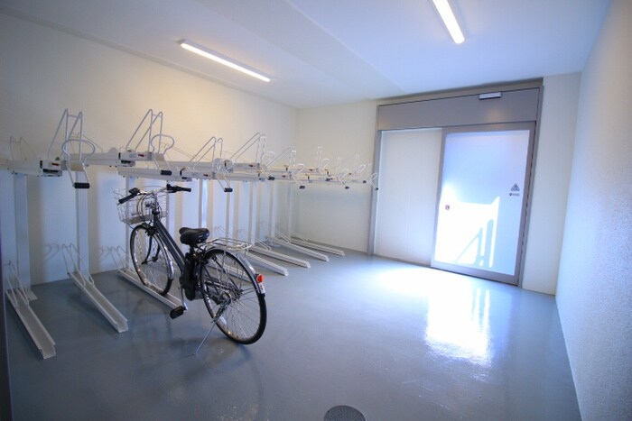 物件外観写真4　(駐輪場)