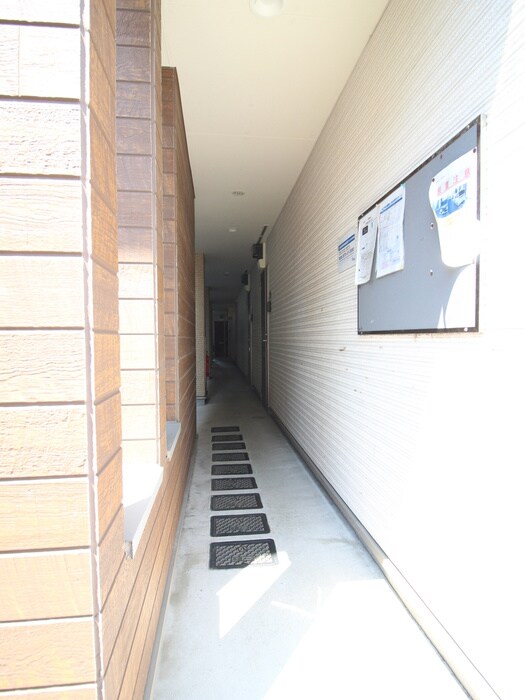 物件外観写真3　(エントランス部分)