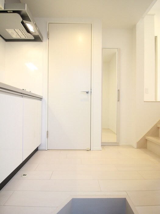 物件内観写真18　(玄関)