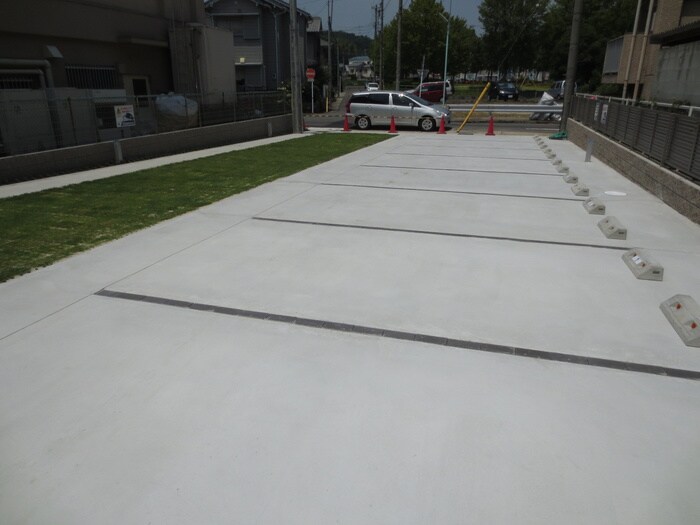 物件外観写真3　(駐車場)