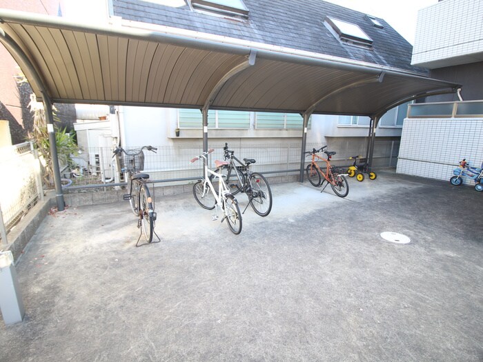 物件外観写真4　(駐輪場)