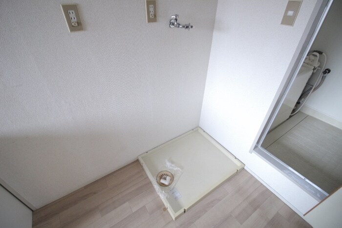 物件内観写真13　(洗濯機置場)