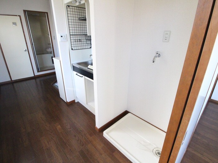 物件内観写真13　(洗濯機置場)