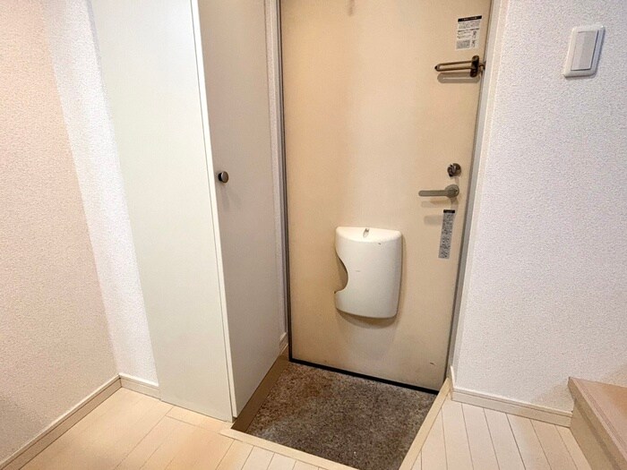 物件内観写真13　(玄関)