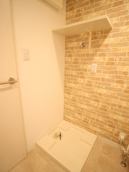 物件内観写真15　(洗濯機置場)