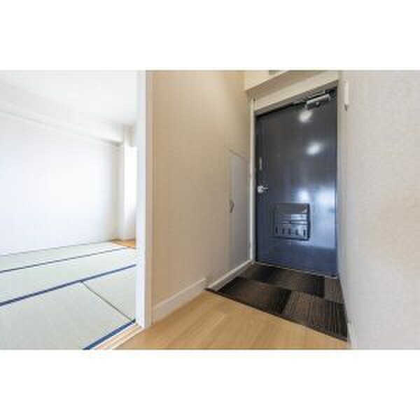 物件内観写真8　(玄関)