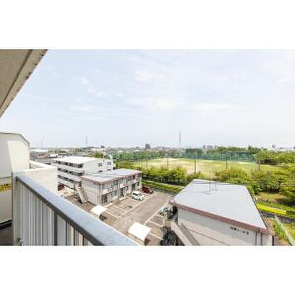 物件内観写真14　(室内からの展望)