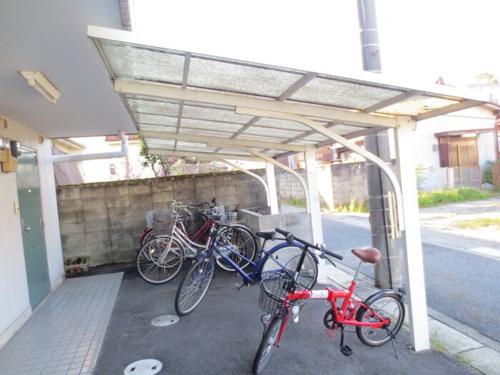 物件外観写真4　(駐車場)