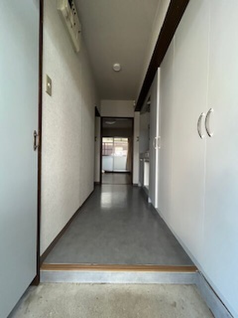 物件内観写真17　(玄関)