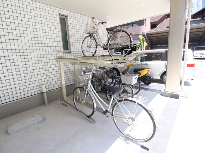 物件外観写真4　(駐輪場)