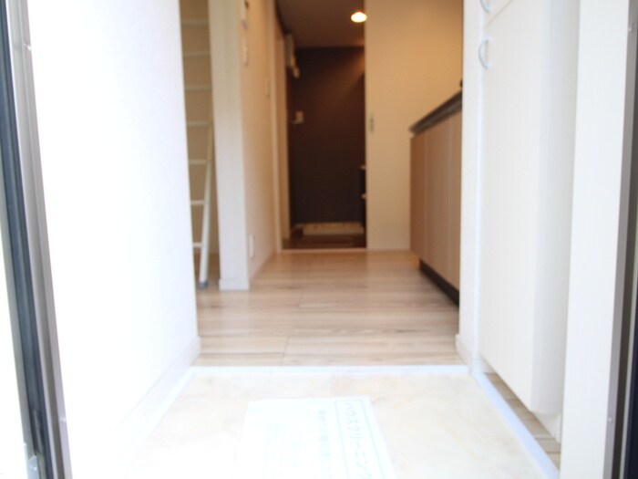 物件内観写真8　(玄関)