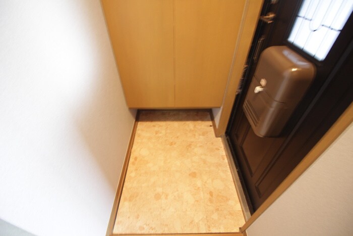 物件内観写真3　(玄関)