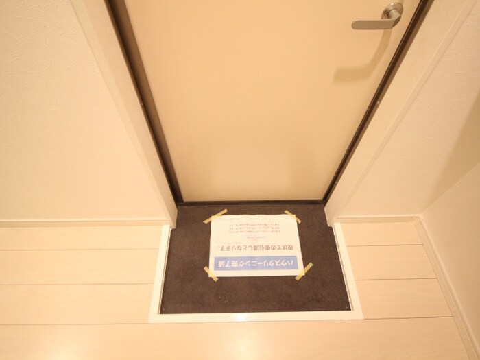 物件内観写真12　(玄関)