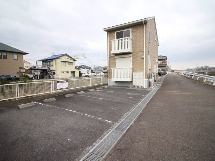 物件外観写真5　(駐車場)