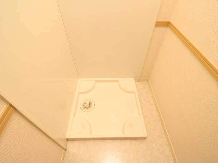 物件内観写真15　(洗濯機置場)