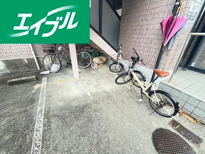 物件外観写真3　(駐輪場)