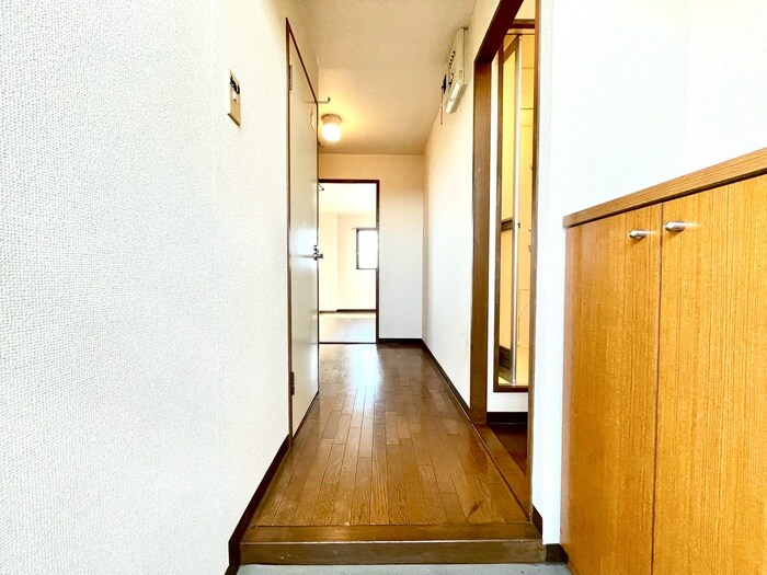 物件内観写真11　(廊下)