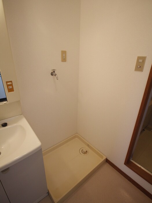 物件内観写真10　(洗濯機置場)