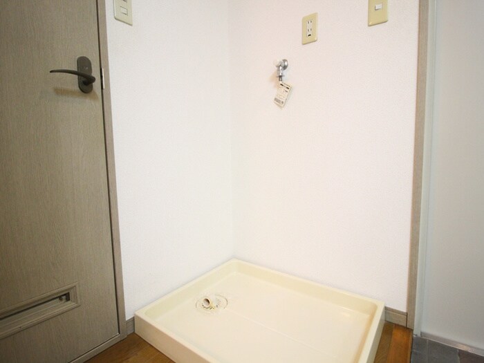 物件内観写真14　(洗濯機置場)