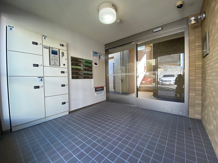 物件外観写真3　(エントランス部分)