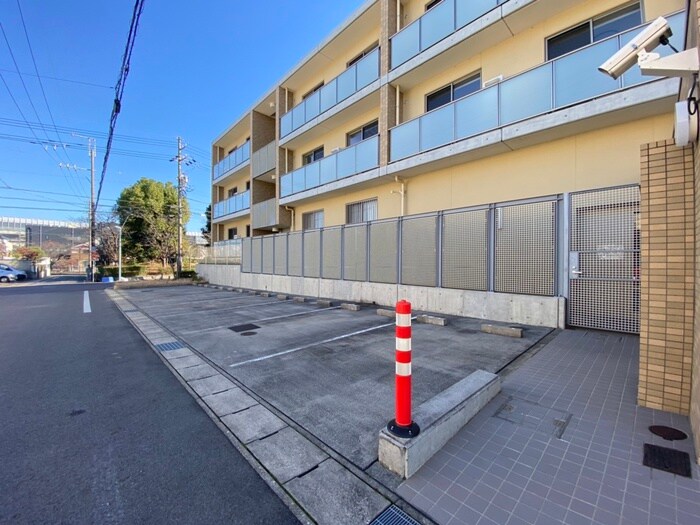 物件外観写真4　(駐車場)