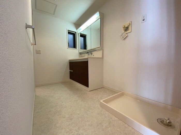 物件内観写真14　(洗濯機置場)