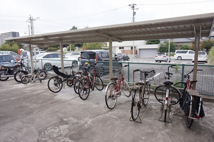 物件外観写真4　(駐輪場)