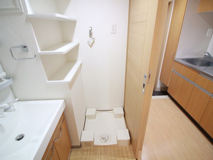 物件内観写真16　(洗濯機置場)