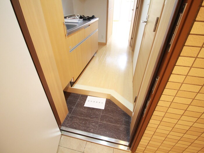 物件内観写真18　(玄関)