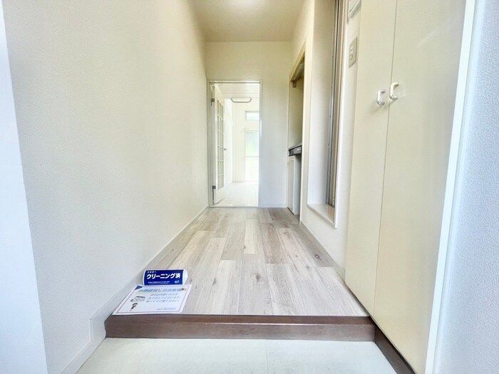 物件内観写真13　(玄関)