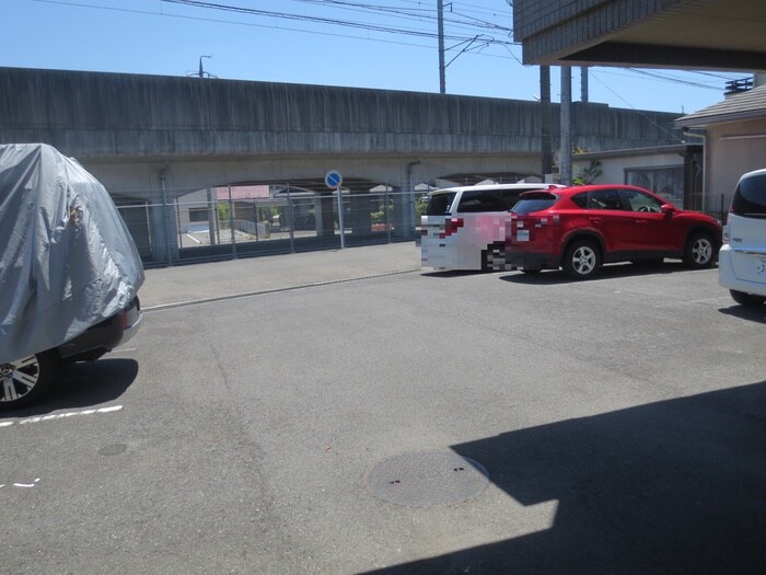 物件外観写真5　(駐車場)