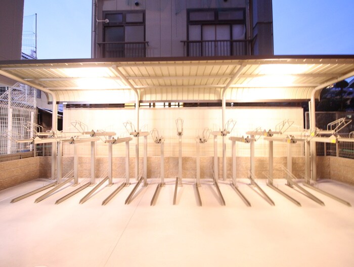 物件外観写真4　(駐輪場)