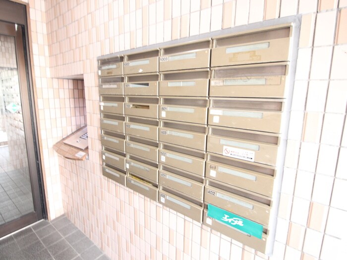 物件外観写真4　(エントランス部分)