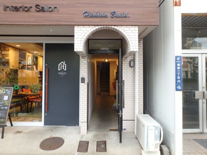 物件外観写真4　(エントランス部分)