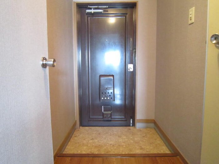 物件内観写真12　(玄関)