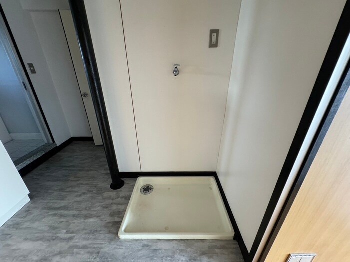 物件内観写真13　(洗濯機置場)