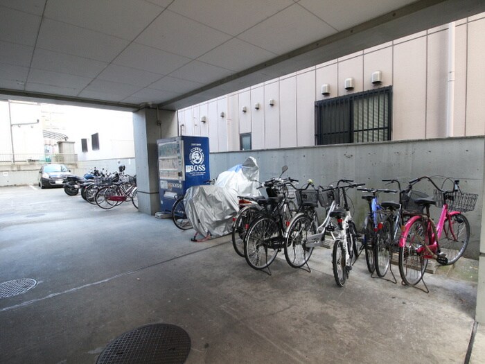 物件外観写真4　(駐輪場)